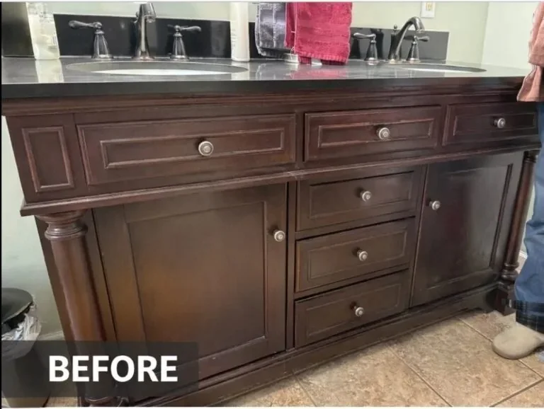 Kitchen Remodeling Temecula – Before Cabinet Replacement Worn 1990s Cabinets